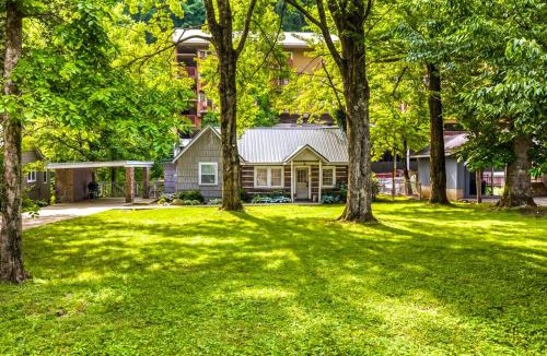Gatlinburg Villa | On River Time