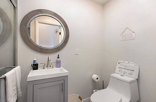 Serra Mesa House | ONE Bedroom Suite With Private Bathroom, Private Entrance, Central SD