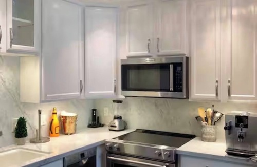 La Jolla Mesa Apartment | Pacific Beach Luxury Retreat