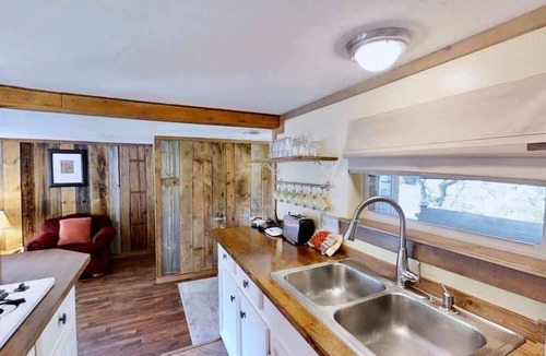 Spanish Valley Cabin | Pack Creek - Creekside East, Economy and Comfort