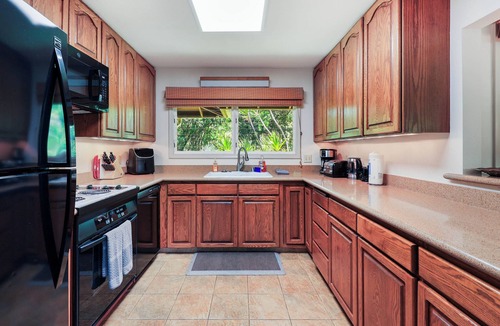 Wainiha House | Paddle to a Secluded Beach Experience Old Hawaiʻi 50 Year Local Expert Host