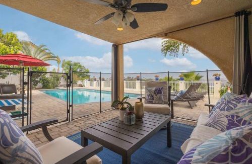San Carlos House | Panoramic Canyon Views Villa & Sparkling Backyard Pool