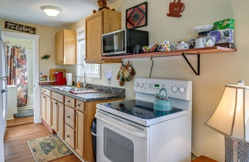 Qualla Cabin | Papa Bear relaxing Smoky Mountain Woodland Retreat