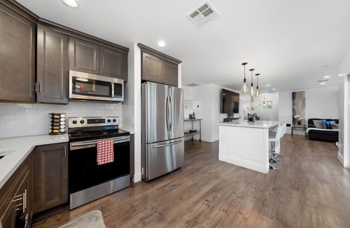 Lincoln Acres House | Paradise View: Luxury Pool & Spa Retreat