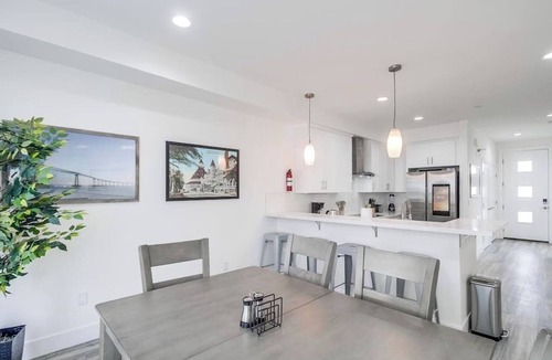 University Heights Apartment | Park Blvd 301 | Modern | Urban Oasis | SPA