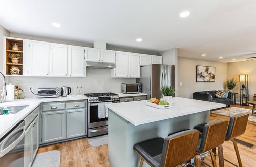 Everett House | Park,Mountain View,Near Downtown Everett,Boeing, Seattle Premium Outlets,casinos