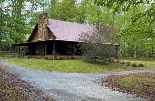 Farmers Cabin | Peaceful, cozy cabin less than two miles from Cave Run Lake and I64.