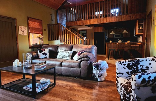 Michael Cabin | Peaceful cozy cabin, with fireplace, on 30 acre farm. Near wineries and shopping