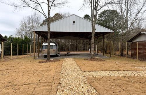 Centre House | Peaceful Lakeside Covered Airstream with Firepit & Kayaks Near Centre, AL