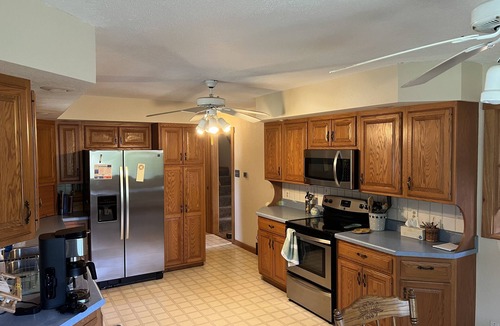 Keosauqua House | Peaceful, spacious 4 bedroom house in the country - Gazebo/Pond