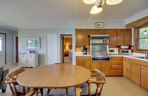 Merrifield Cabin | Pelican Lake Cabin: Private Beach + Scenic Sunsets