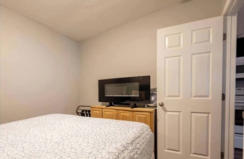 Pacific Terrace Hotel | Perfect for business trips, conventions & fun getaways — just a minute’s walk to the San Diego Convention Center, PETCO PARK, nightlife, and public transit. Includes secure, free parking for one vehicle plus a dedicated workspace and high-speed Wi-Fi