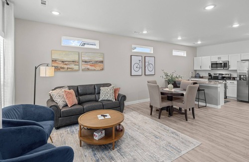 Centerton House | Perfect Ozark Retreat. Close to Everything, 3 bed, w/Office