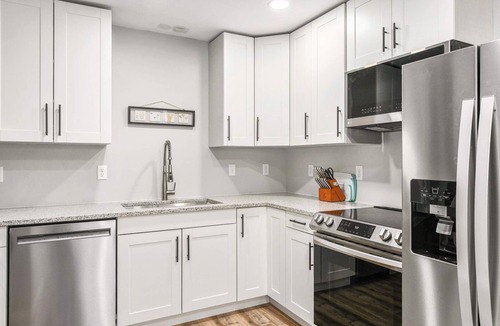 Robbinsdale House | Pet-Friendly 2 Bedroom Urban Oasis Garage W/D Central Fenced Yard