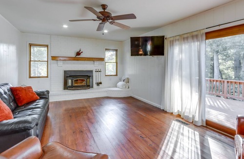 Benton County House | Pet-Friendly Bentonville Retreat w/ Peaceful Deck!