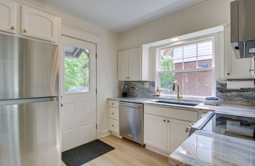 Roselawn Finance Cottage | Pet-Friendly Cincinnati Retreat w/Hot Tub