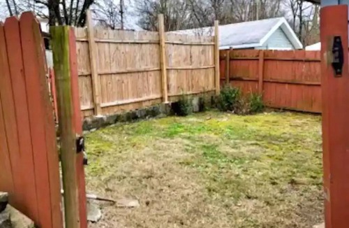 Alcoa House | Pet friendly house with 3 king beds and fenced in back yard.