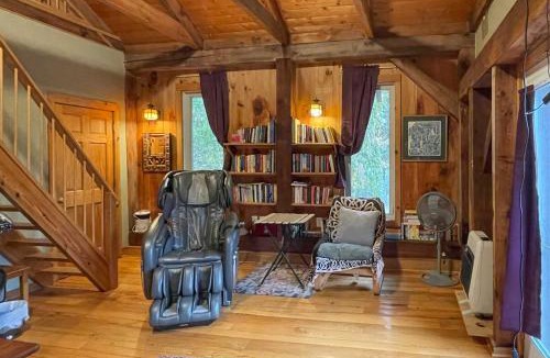 Marshall Apartment | Pet-Friendly Leicester/Asheville Mtn View Escape