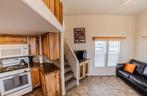 Moab House | Pet-Friendly Tiny Home Near Arches | Queen + Loft | Sleeps 6 | Sorrel River