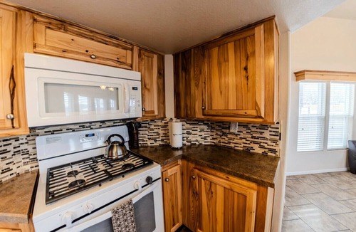 Moab House | Pet-Friendly Tiny Home Near Arches | Queen + Loft | Sleeps 6 | Sorrel River