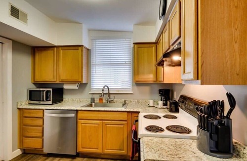 Savannah House | Pet-Friendly · Yard & Ping Pong · Boat Ramp Access
