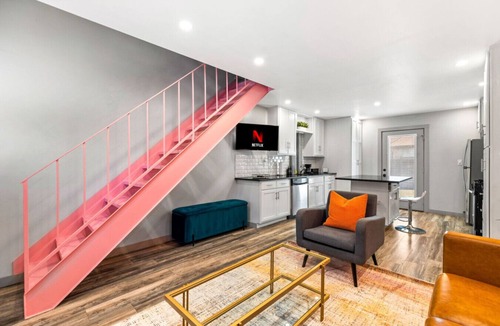 St. Edwards Villa | Pink Palace SoCo Dream Townhome!