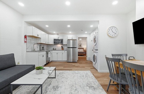 Millvale Apartment | Pittsburgh/Millvale Modern & Cozy One Bedroom Apartment with Free Street Parking