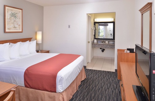 Clairemont Hotel | Pleasant Inn