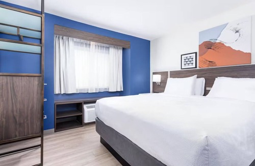 Clarion Hotel | Pleasant & Modern Room w/Parking Ideal for Discovering Clarion and Nearby Areas