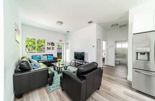 Hallandale Beach Villa | Pool Boutique 2 Villa by the Beach