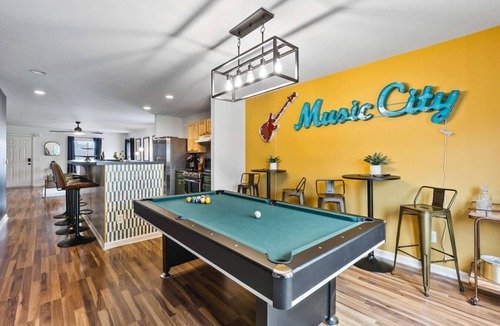 Hope Gardens House | Pool Table, WALK to Downtown, Bars + Farmers Market