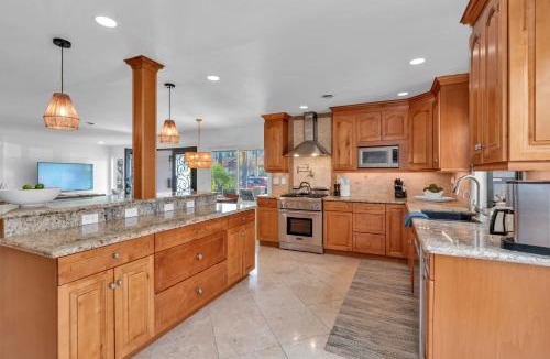 Allied Gardens House | PoolFire Pit Near Balboa Park Mountain Views!