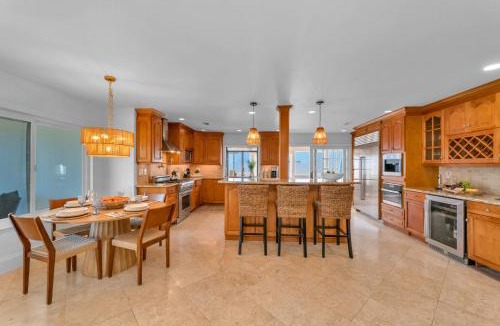 Allied Gardens House | PoolFire Pit Near Balboa Park Mountain Views!