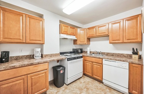 Downtown Harrisburg Apartment | PP 1002 Modern Corporate 2br, pool, Gym