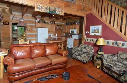 Smoky Mountains Cabin | Private 3 Bedroom Cabin On Mountain Stream Sleeps 10 Hot Tub Jacuzzi Fireplace Pool Table Kitchen
