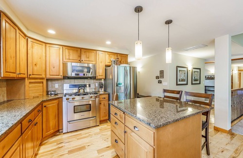 Cle Elum House | Private 5 Acre Mountain Escape + HotTub/Epic GmRm - 3 Night Savings