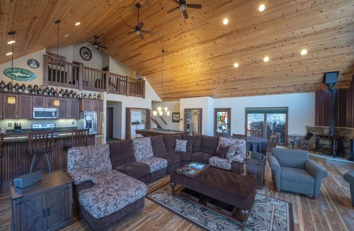 Calumet House | Private A Frame on 19 Acres+Hot Tub+Family Friendly+98inTV
