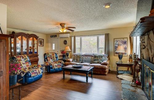 Qualla House | Private Hot Tub & Covered Deck: Cozy Whittier Gem