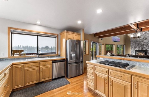Fort Lewis House | Private Lakefront Urban Oasis. Great Views. Boat, Fish, Jetski, Kayak, or Relax!