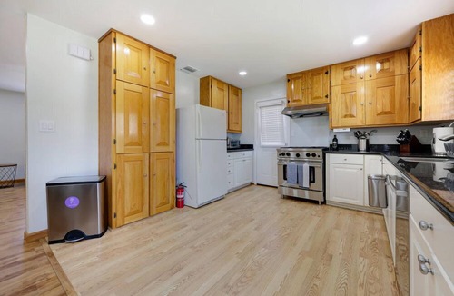 University City House | Private & Modern Home | Minutes to La Jolla
