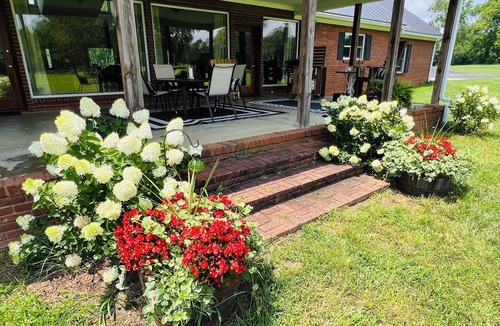 Keene House | Private Residence on 37 Acres, 9 minutes to Keeneland.