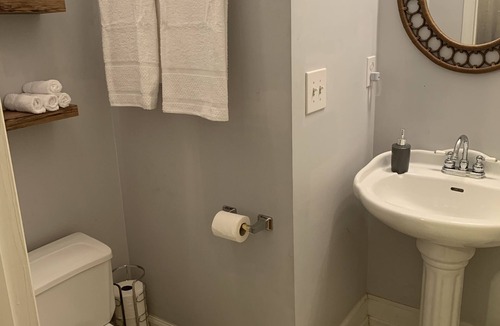 Cullman House | Private room and bathroom in the heart of Cullman.