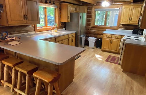 Hackensack Cabin | Private Trillium Lake Log Cabin-Sauna & Nature Escape