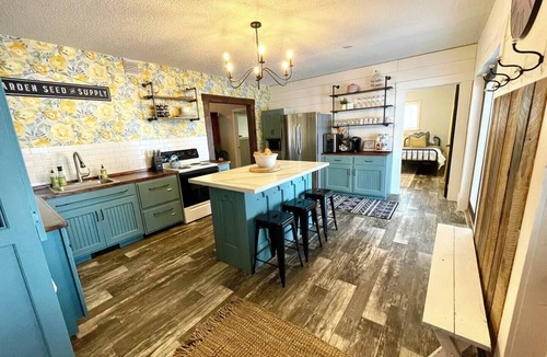 Brainerd Villa | Private 2-cabin riverfront retreat in Brainerd, MN. Sleeps 13 across 4BR/3BA with full kitchen, fire pit, river sunsets. 10 min to town. Ideal for family reunions, group getaways & small gatherings.