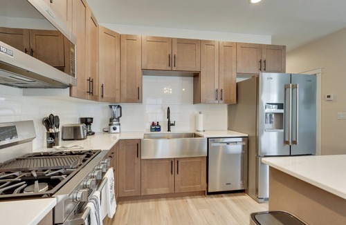 Williston House | Professional Base in Williston! New-Build Townhome
