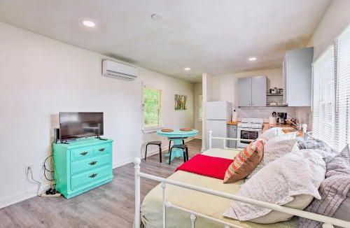 Leeds Apartment | Quaint Leeds Studio w/Yard ~ 18 Mi to Birmingham!