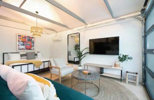 Little Italy House | Quaint Studio for 2 in the Heart of Little Italy