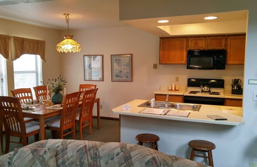 Pinetop Villa | Quality Hill Resort Villa, relax in a beautiful setting with ponds and streams
