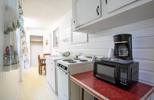 Cherokee Apartment | Queen Bed | Non-Smoking