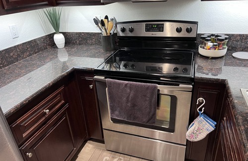 University City Condo | Quiet UTC/La Jolla Monthly Stay-Furnished 1 BR/1BA near UCSD/Tech
